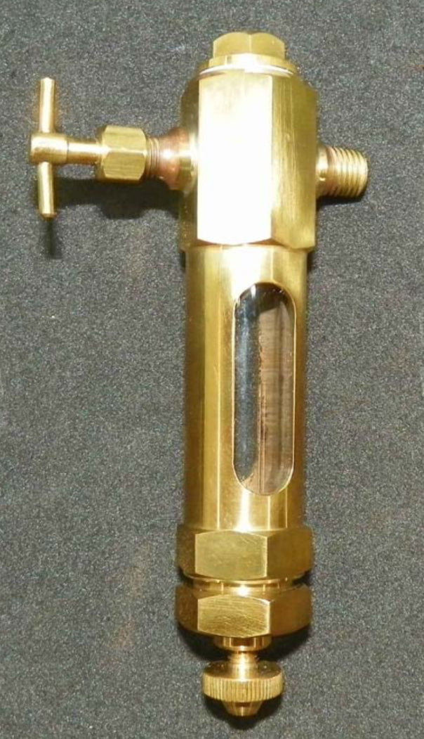 Displacement lubricator